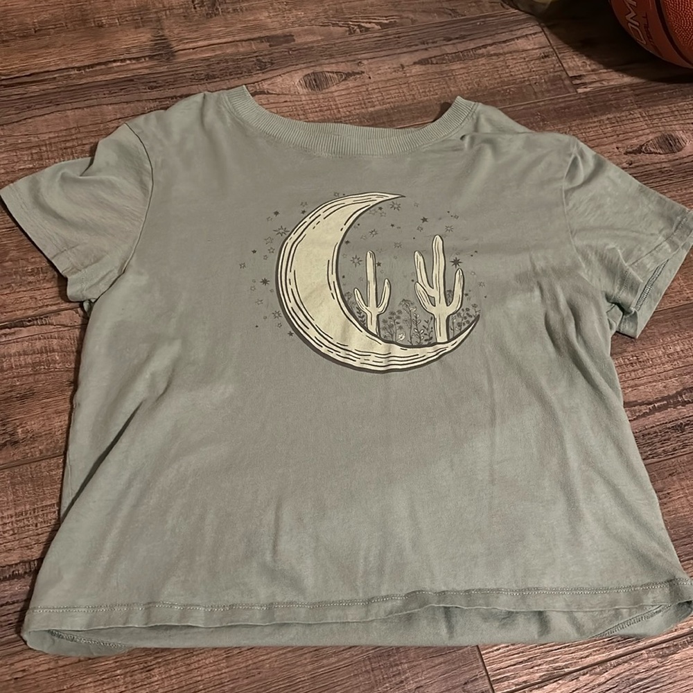 Green American eagle crop top not that cropped.